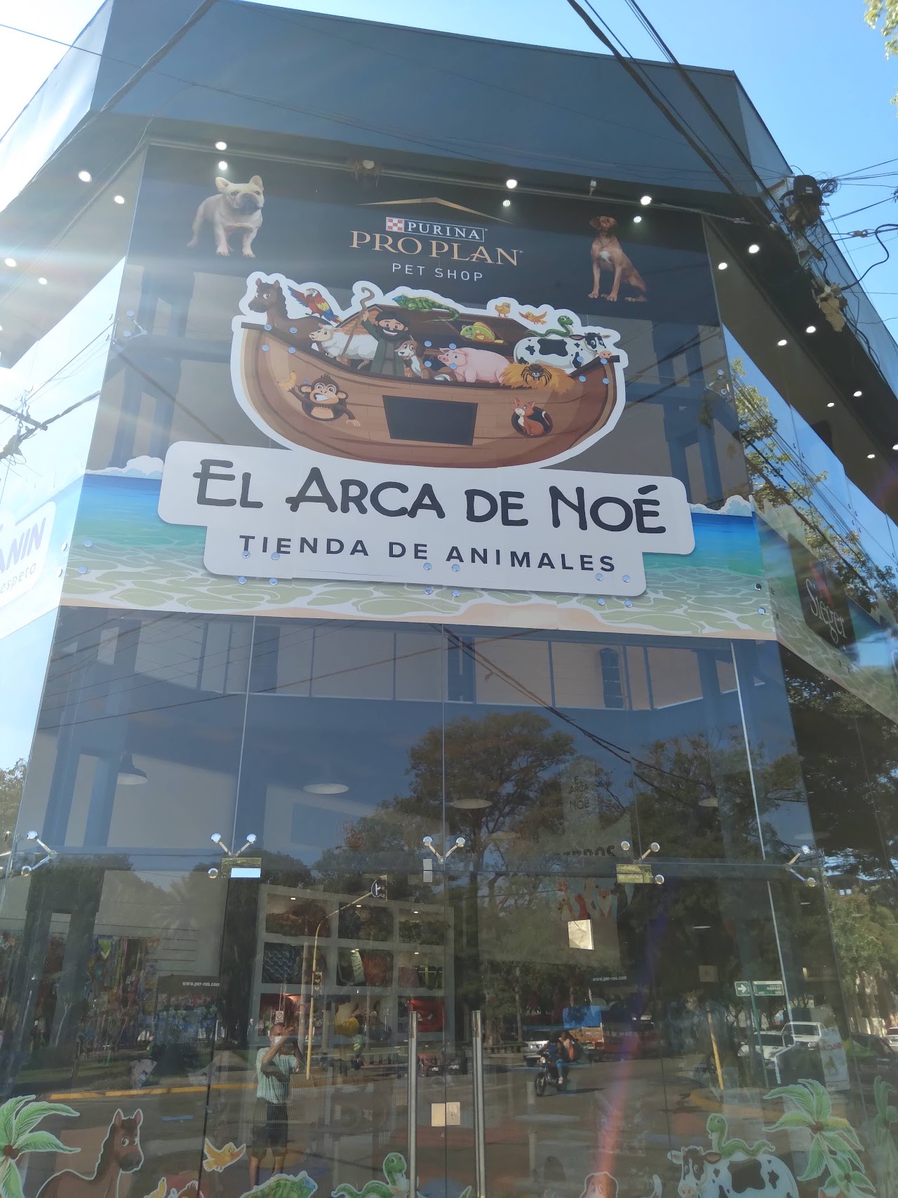 Fachada de Veterinaria El Arca de Noé en Resistencia